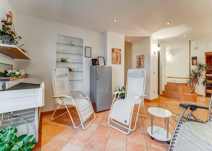 Modern In Reifferscheid With Garden