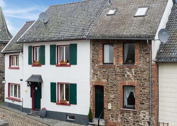 Modern In Reifferscheid With Garden